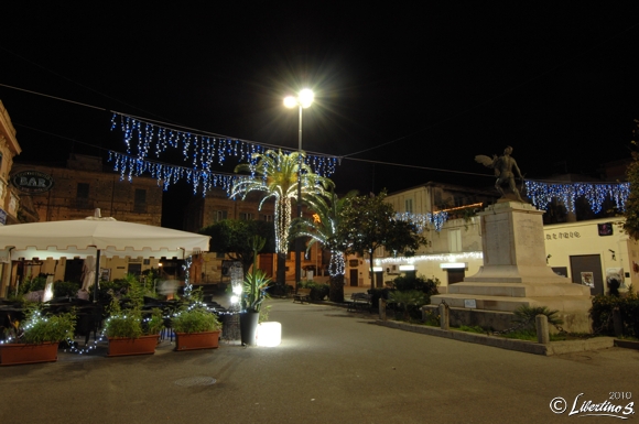Le Luminarie in piazza Vittorio Veneto - foto Libertino