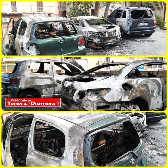 Le auto coinvolte nell'incendio - foto Libertino